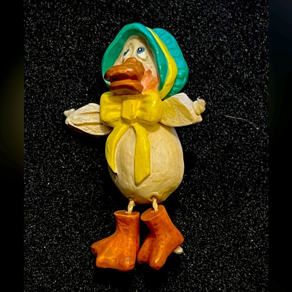 Mother goose Vintage Russ Brooch/Pin - Picture 1 of 2